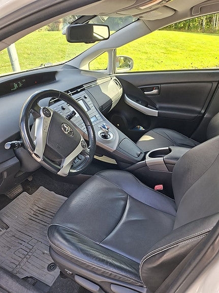 Toyota Prius 5 of 16
