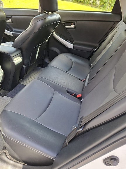 Toyota Prius 9 of 16