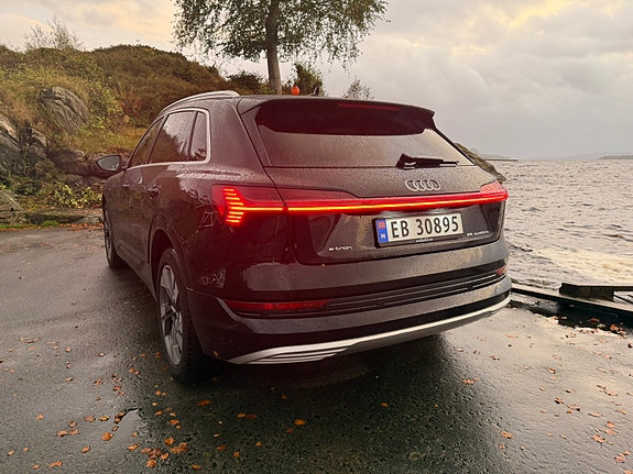 Audi e-tron 8 of 22