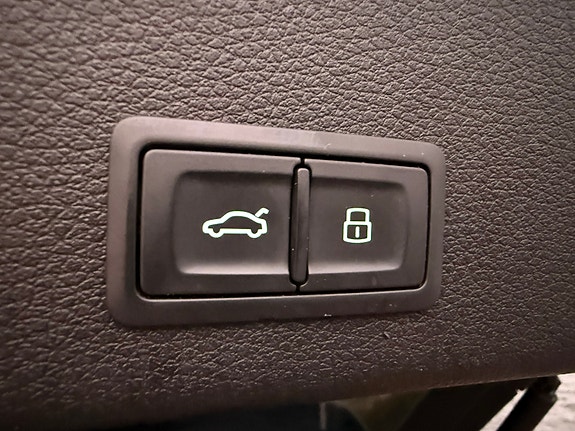 Audi e-tron 11 of 22