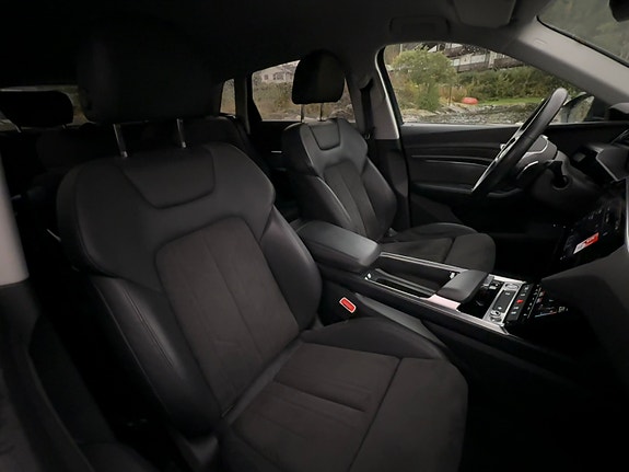 Audi e-tron 14 of 22