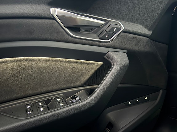 Audi e-tron 17 of 22