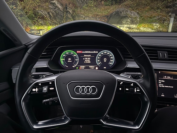 Audi e-tron 18 of 22