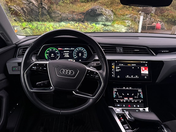 Audi e-tron 15 of 22