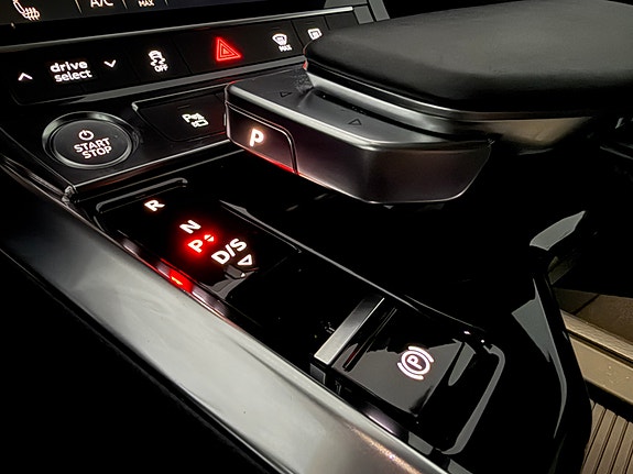 Audi e-tron 21 of 22