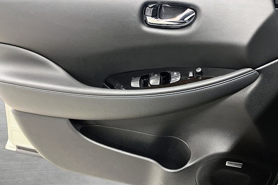 Nissan Leaf 27 of 30