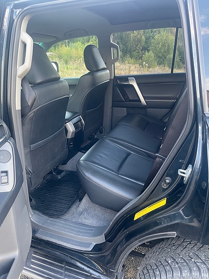 Toyota Land Cruiser 7 of 20