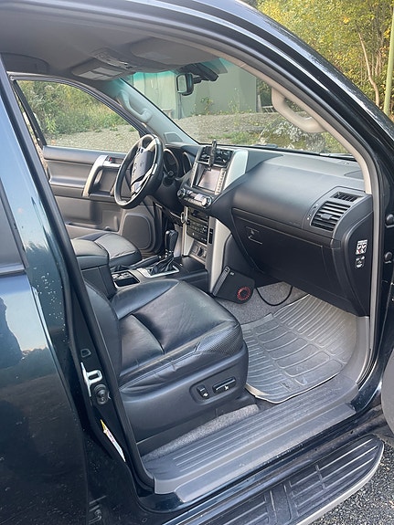 Toyota Land Cruiser 8 of 20