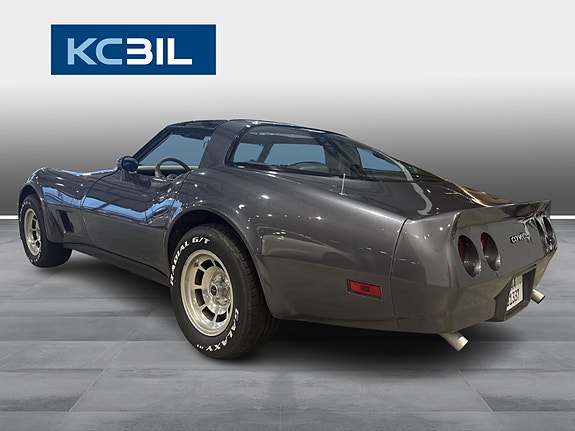 Chevrolet Corvette 18 of 21