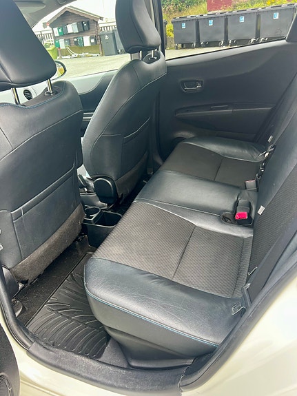 Toyota Yaris 5 of 5