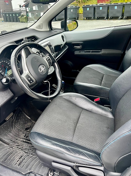 Toyota Yaris 4 of 5