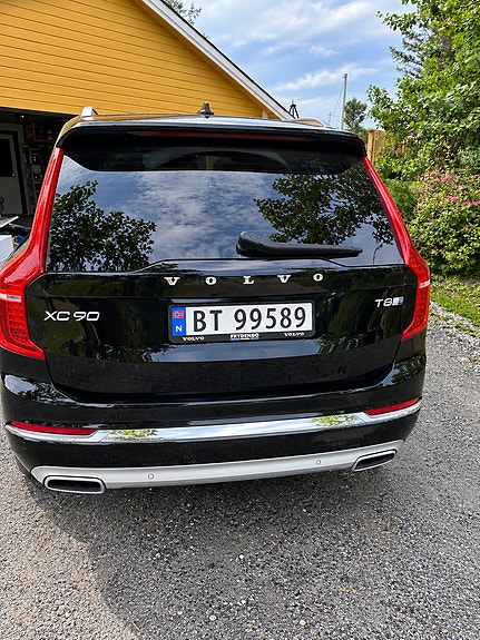 Volvo XC90 2 of 7