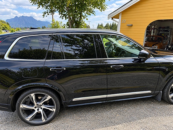 Volvo XC90 3 of 7