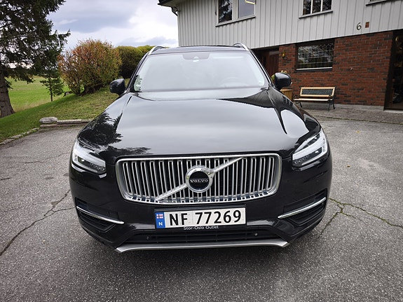 Volvo XC90 3 of 17