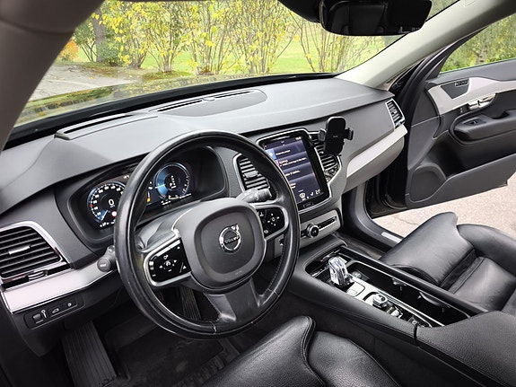 Volvo XC90 8 of 17