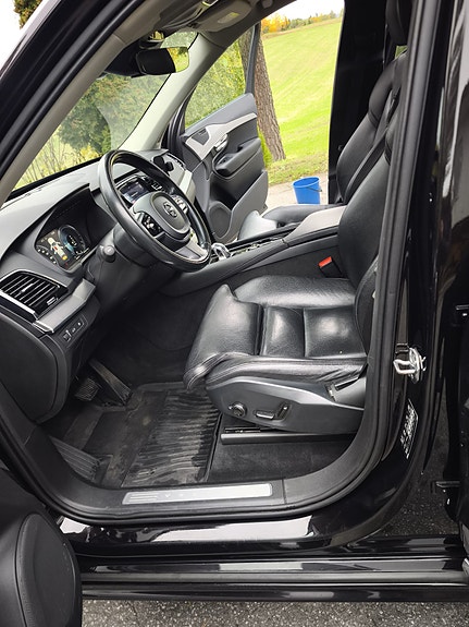 Volvo XC90 16 of 17