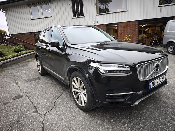 Volvo XC90 5 of 17