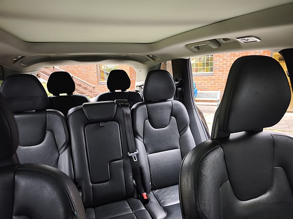 Volvo XC90 11 of 17
