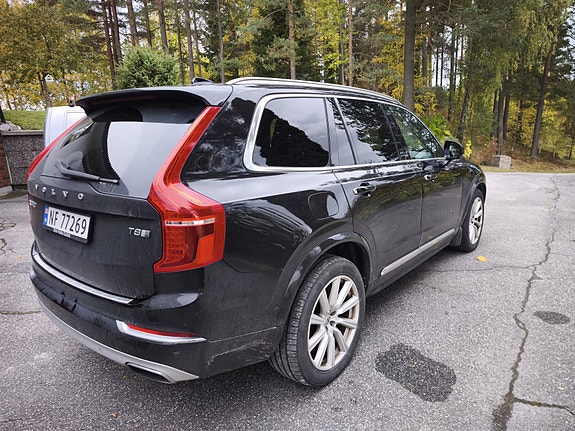 Volvo XC90 2 of 17