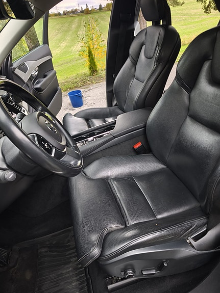 Volvo XC90 17 of 17