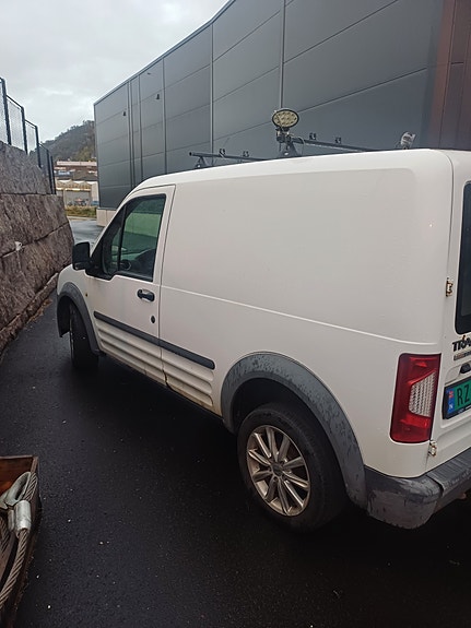 Ford Transit Connect 3 of 4
