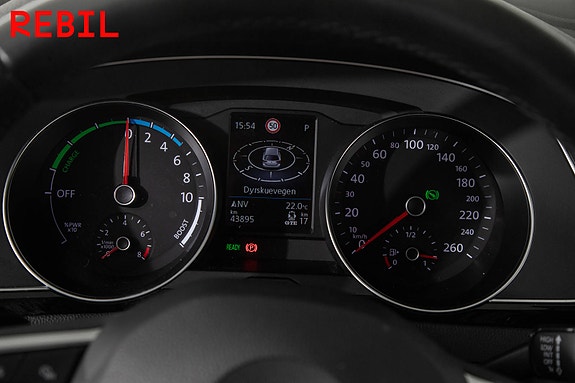 Volkswagen Passat 13 of 29