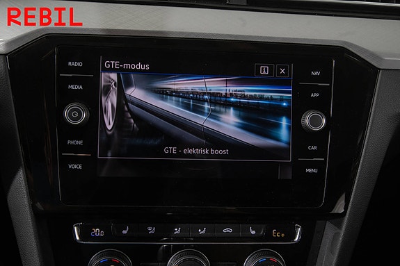 Volkswagen Passat 19 of 29
