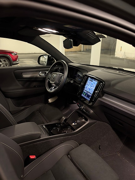 Volvo EX40 4 of 8