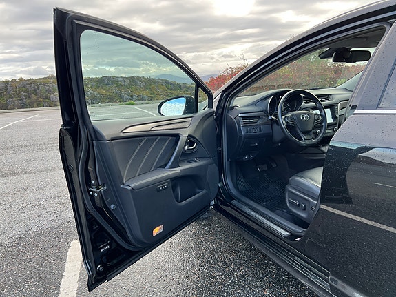 Toyota Avensis 28 of 30