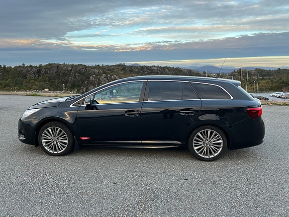 Toyota Avensis 7 of 30
