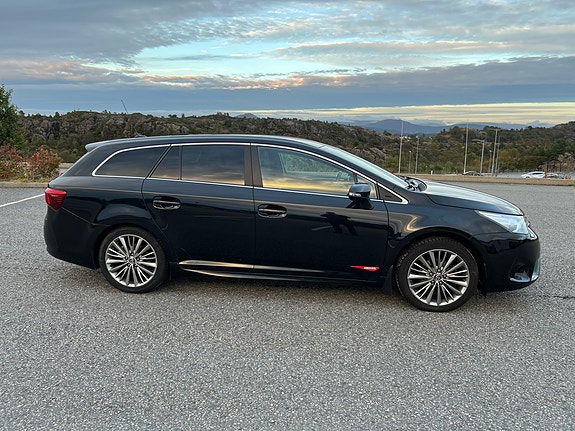 Toyota Avensis 8 of 30