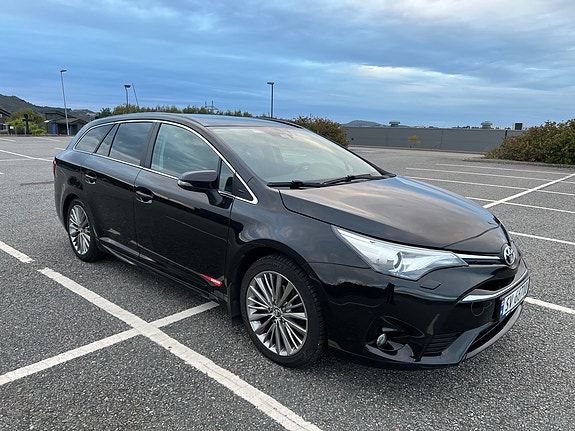 Toyota Avensis 2 of 30
