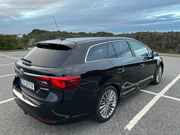 Toyota Avensis 4 of 30