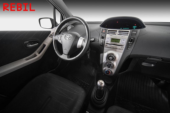 Toyota Yaris 14 of 19