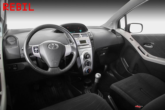 Toyota Yaris 9 of 19
