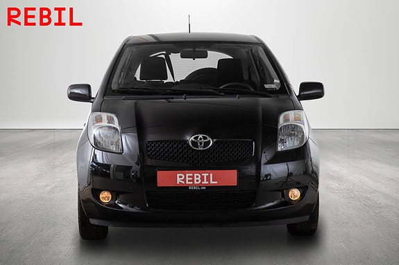 Toyota Yaris 3 of 19