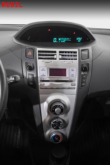Toyota Yaris 16 of 19