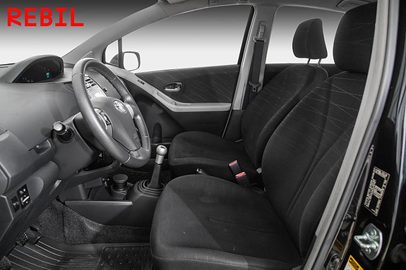 Toyota Yaris 8 of 19