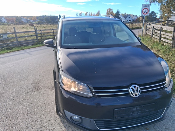 Volkswagen Touran 3 of 19