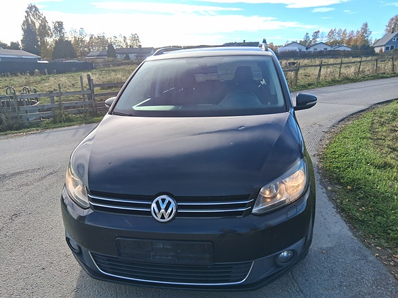 Volkswagen Touran 2 of 19