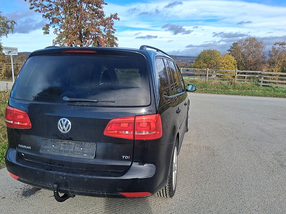 Volkswagen Touran 10 of 19