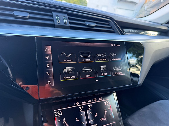 Audi e-tron 29 of 30