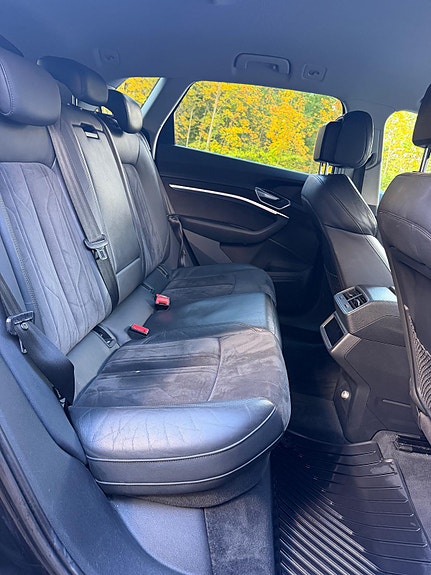 Audi e-tron 13 of 30
