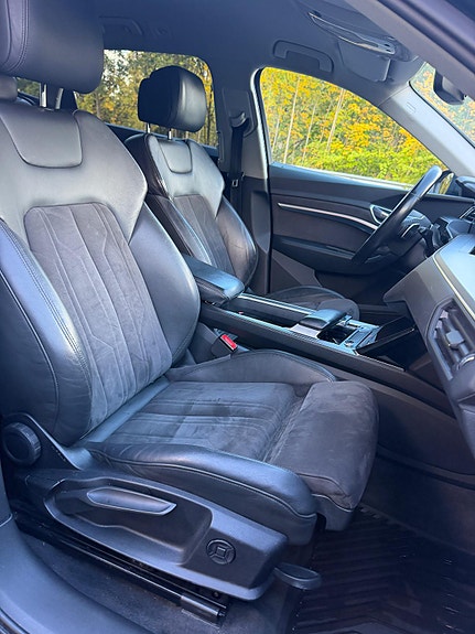 Audi e-tron 12 of 30