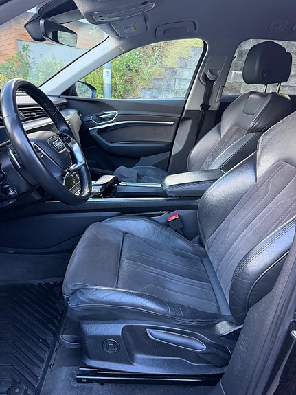 Audi e-tron 9 of 30