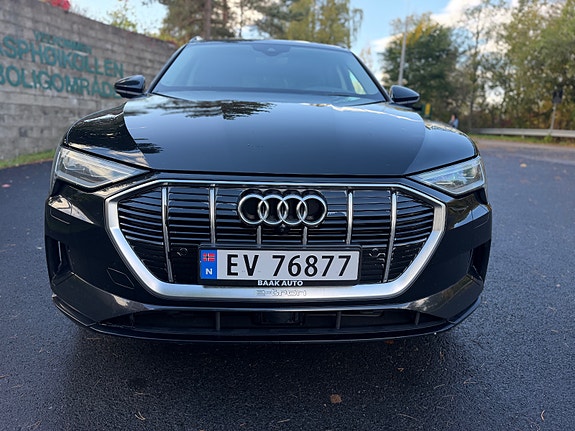 Audi e-tron 8 of 30