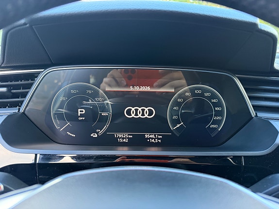 Audi e-tron 26 of 30