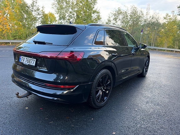 Audi e-tron 5 of 30