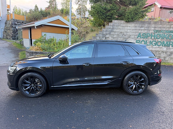 Audi e-tron 2 of 30