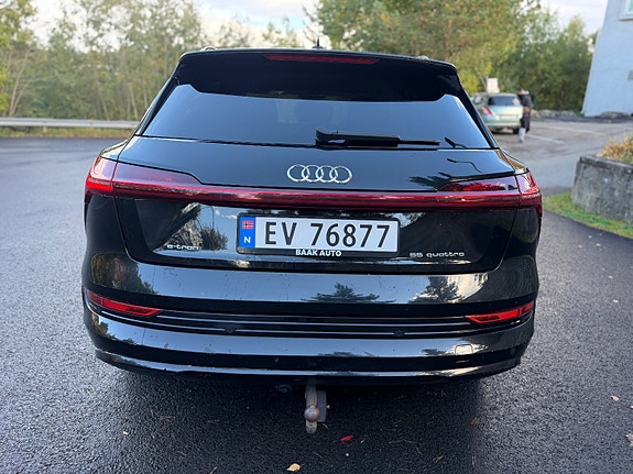 Audi e-tron 4 of 30